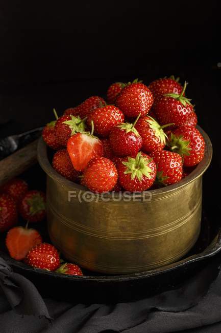 Strawberries in antique pot — Stock Photo