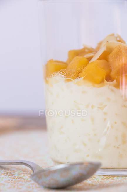Rice pudding with peaches — Stock Photo