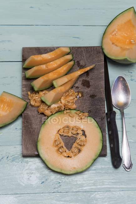 Cantaloupe Melone in Scheiben geschnitten — Stockfoto