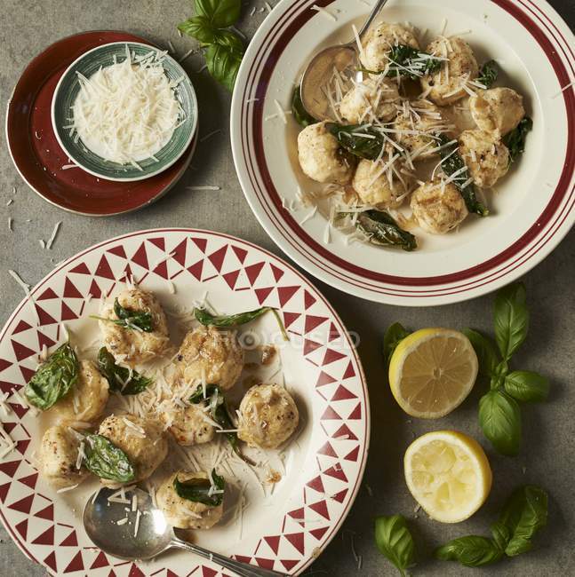 Gnudi with sage butter — Stock Photo