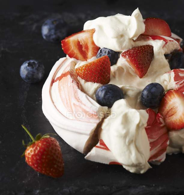 Closeup view of Eton Mess with strawberries and blueberries — Stock Photo