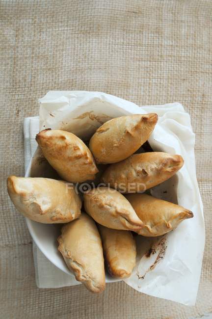 Meat pastries in towel — Stock Photo