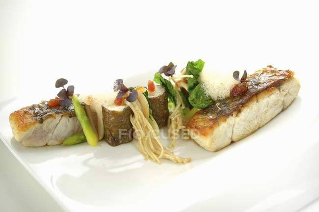 Bandeja de pescado estilo tailandés - foto de stock