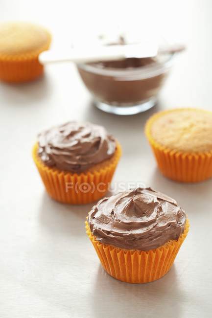 Gâteaux avec glaçage au chocolat — Photo de stock