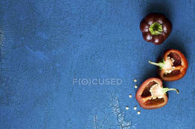 Mini poivrons rouges foncés — Photo de stock