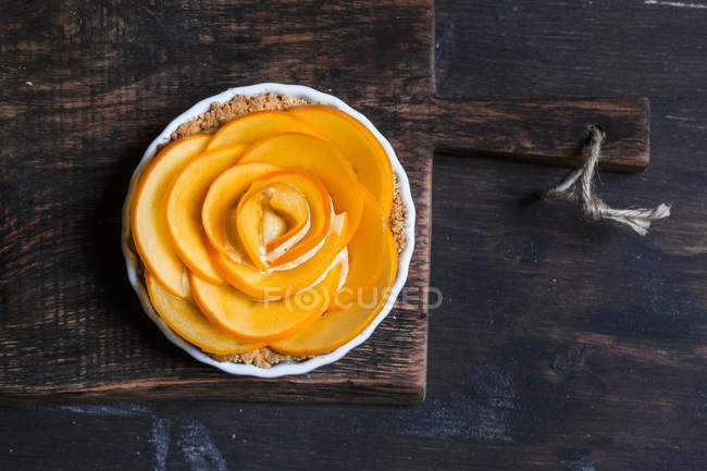 Rose-shaped almond tart — Stock Photo