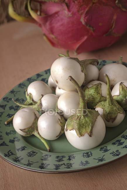 White Thai aubergines on plate — Stock Photo