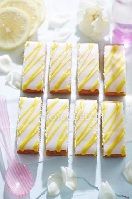 Closeup view of iced lemon cake slices — Stock Photo