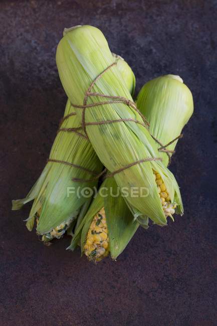 Raw corn cobs — Stock Photo