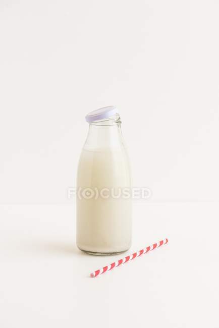 Пляшка рисового молока — стокове фото