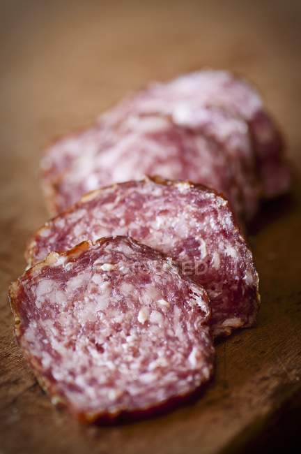 Tranches de salami de vin rouge — Photo de stock
