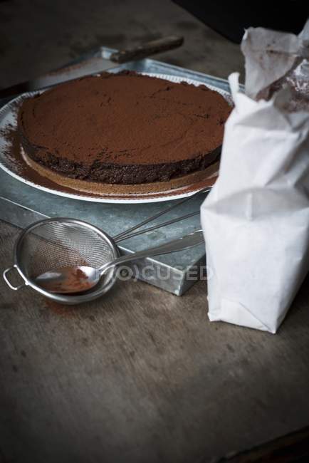 Chocolate tart on tray — Stock Photo