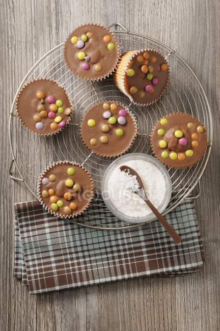 Cupcakes mit Schokoglasur — Stockfoto