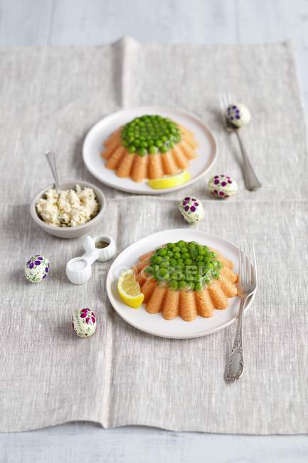 Salmon mousse with green peas — Stock Photo