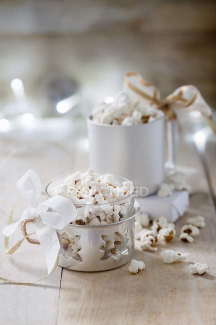 Рождественский попкорн с сахаром — стоковое фото