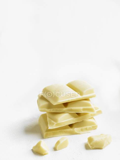 Stücke weißer Schokolade — Stockfoto
