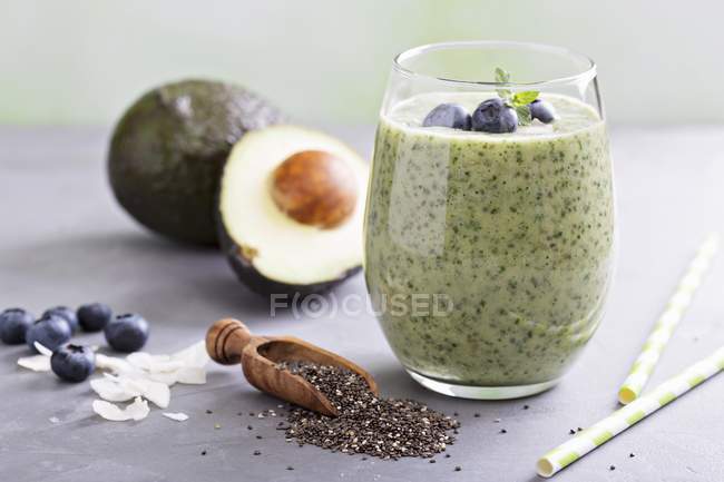 Green avocado smoothie — Stock Photo