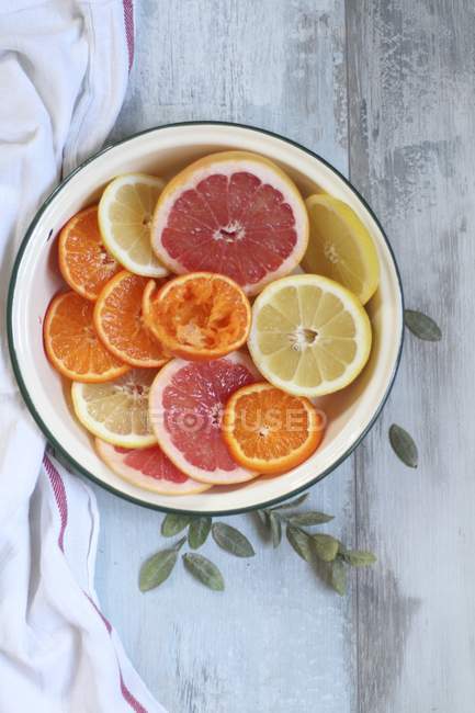 Sliced citrus fruits — Stock Photo