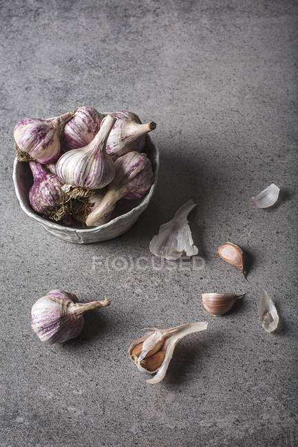Organic purple garlic — Stock Photo