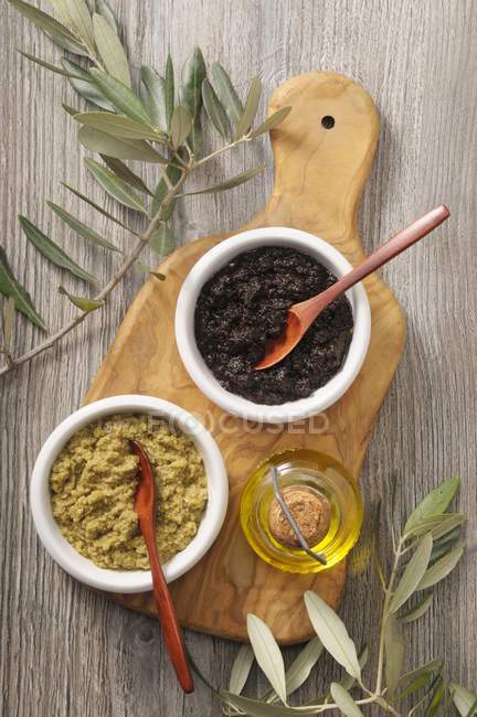 Top view of Tapenade with green and black olives — Stock Photo