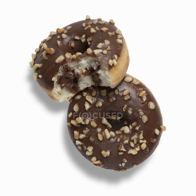 Dois donuts de nozes — Fotografia de Stock