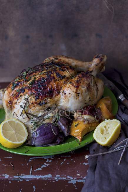 Roasted whole chicken — Stock Photo