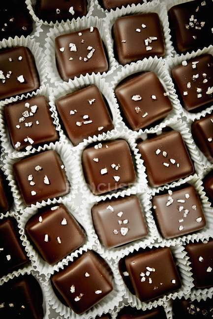 Bonbons au caramel enrobés de chocolat — Photo de stock