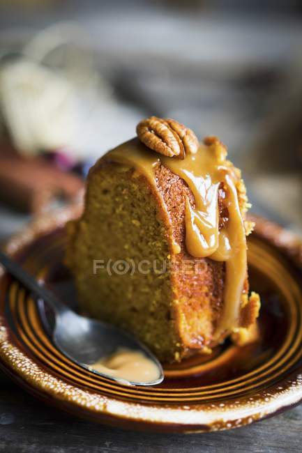 Autumnal nut cake with caramel glaze — Stock Photo