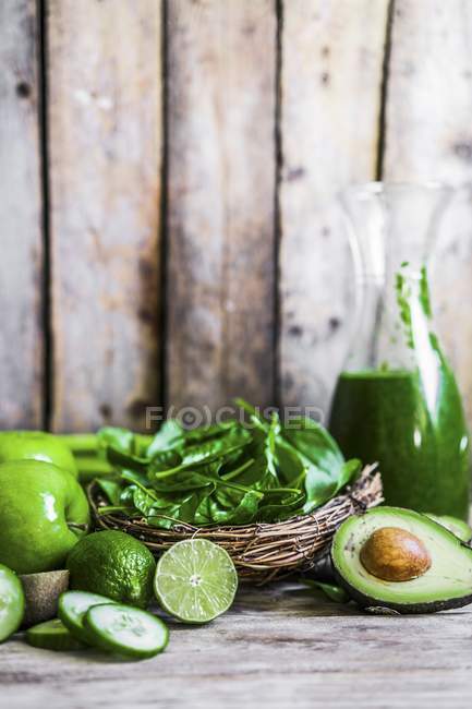 Ingrédients pour smoothies verts — Photo de stock