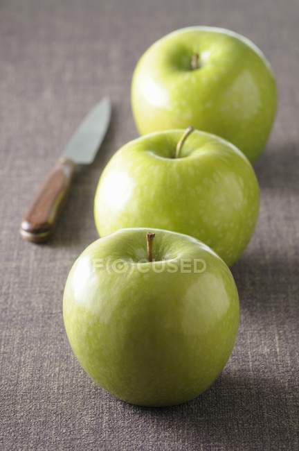 Tre mele verdi — Foto stock