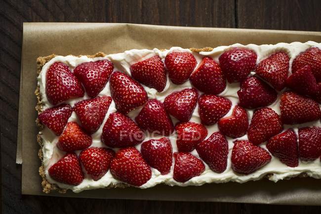 Strawberry tart with mascarpone cream — Stock Photo
