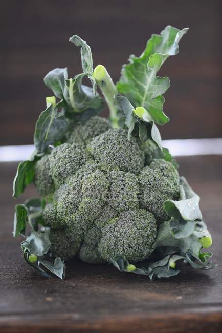 Fresh Broccoli on wooden table — Stock Photo