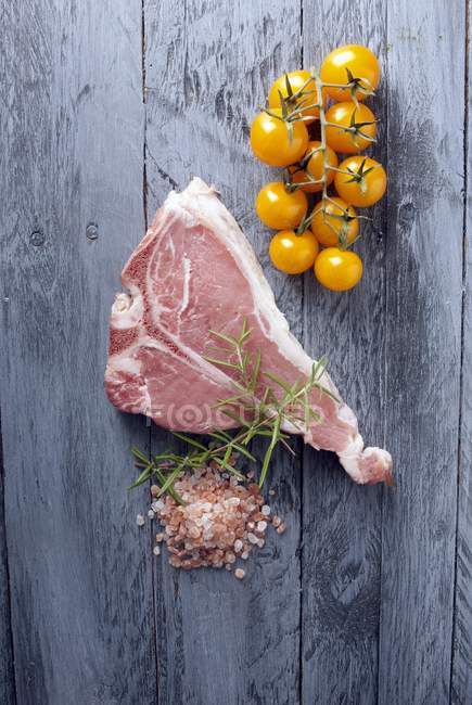 Côtelette de veau frais — Photo de stock