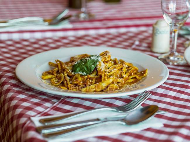 Strozzapreti pasta with tomato sauce — Stock Photo