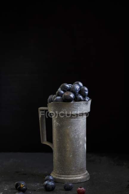 Blueberries in rustic mug — Stock Photo