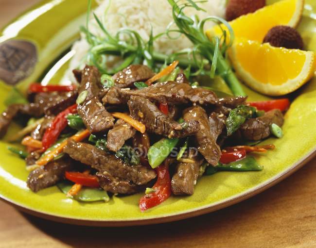 Stir fried beef with rice — Stock Photo