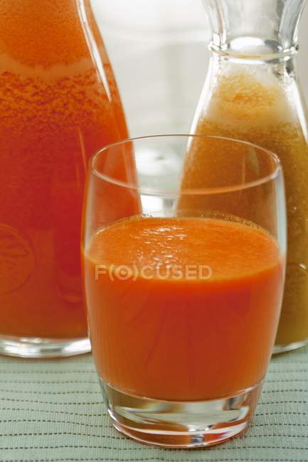 Zanahoria y zumo de naranja - foto de stock