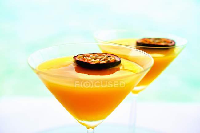 Summerstar Martinis with passion fruit — Stock Photo
