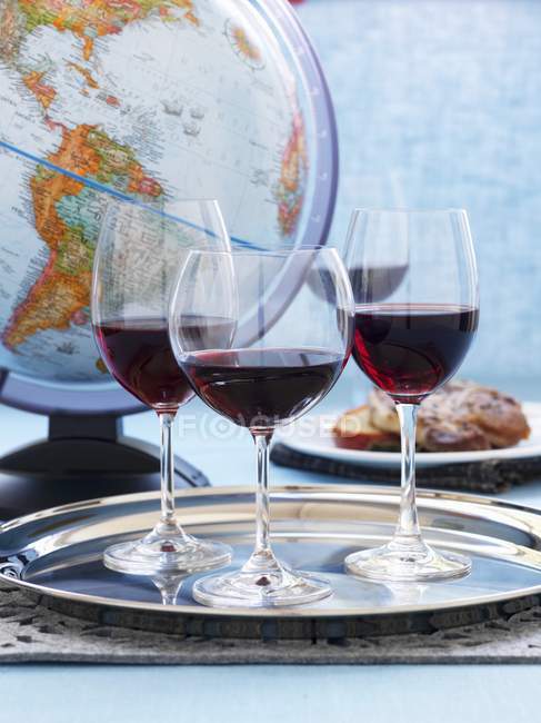 Bicchieri con vino rosso — Foto stock