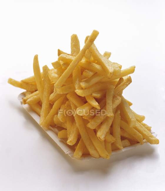 Batatas fritas na placa de papel — Fotografia de Stock