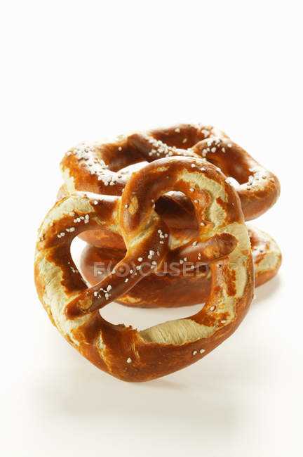 Fresh pretzels with salt — Stock Photo