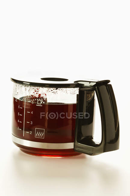 Kaffee in gläserner Kaffeekanne — Stockfoto