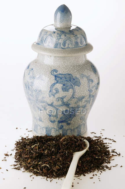 Dry tea with tea caddy — Stock Photo