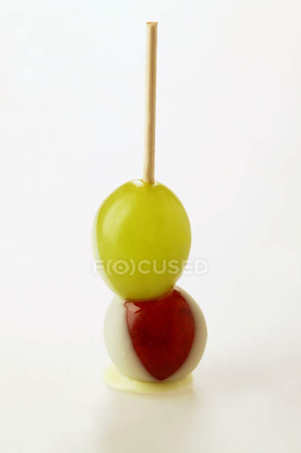 Grapes with white chocolate — Stock Photo