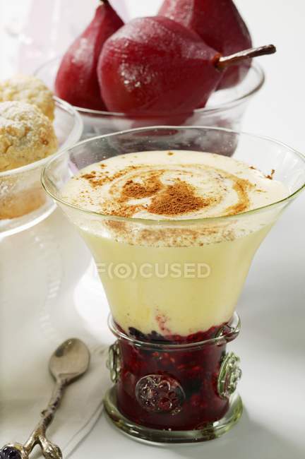 Pears in red wine — Stock Photo