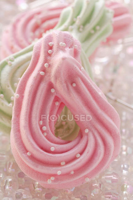 Pink and green Meringue rings — Stock Photo