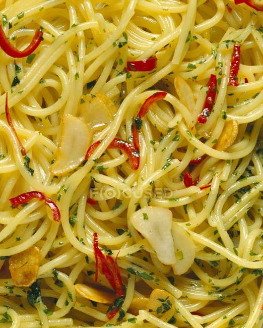 Massa de espaguete Aglio com óleo e pimentão — Fotografia de Stock