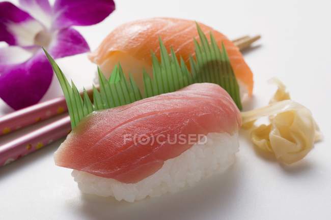 Nigiri sushi with tuna and salmon — Stock Photo
