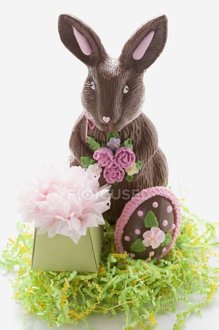 Easter egg and gift — Stock Photo