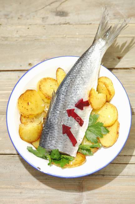 Stuffed pickled herring with beetroot — Stock Photo
